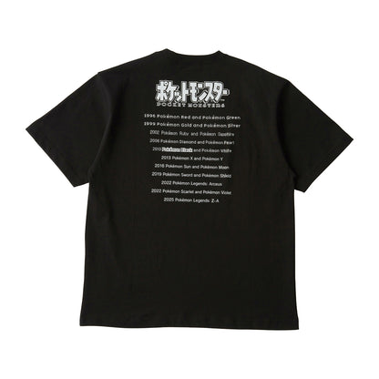 Camiseta Pokémon preta, unissex, tamanho M/G, em embalagem tipo saquinho.
